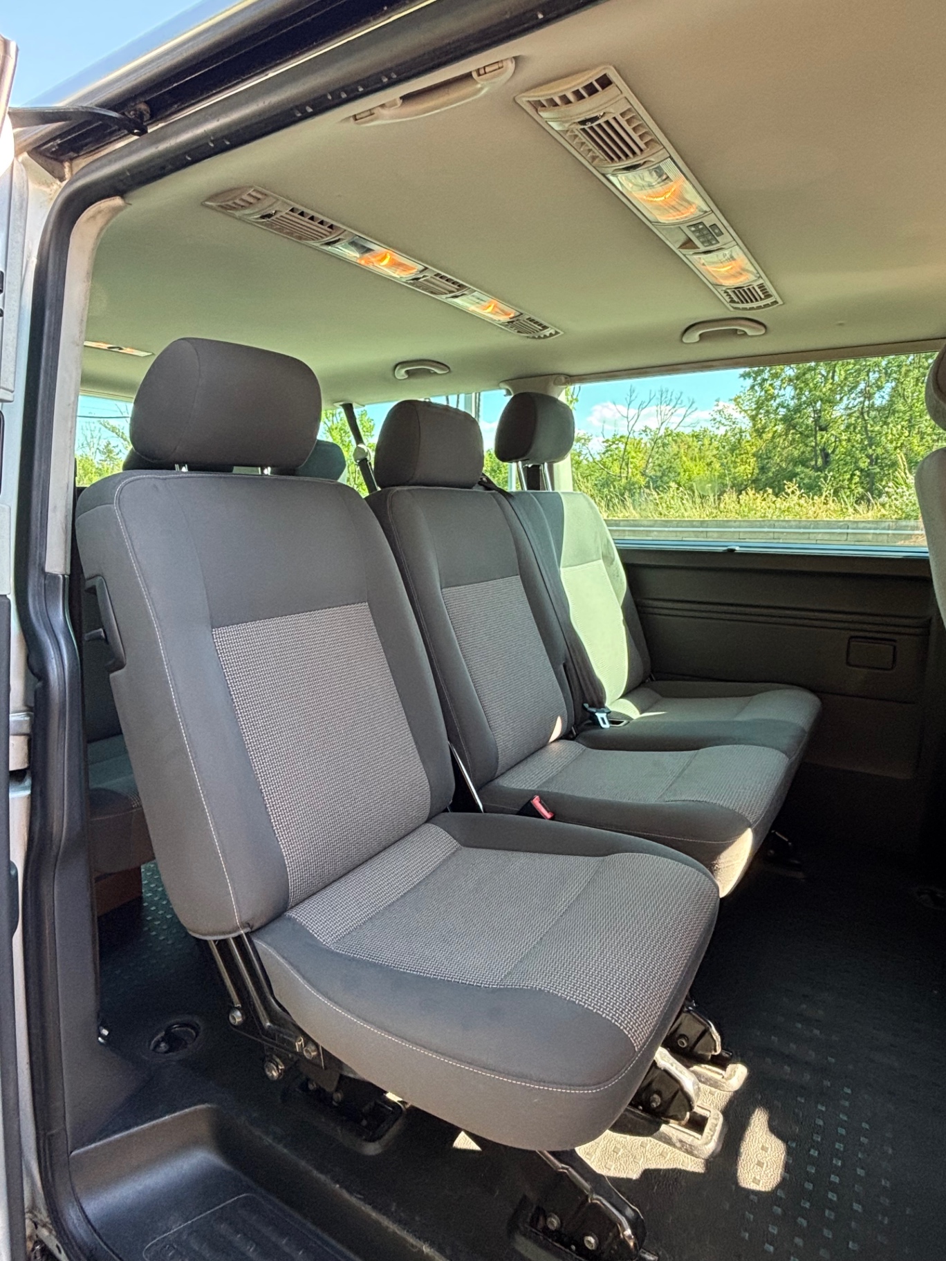 Volkswagen T5 Caravelle detail 2