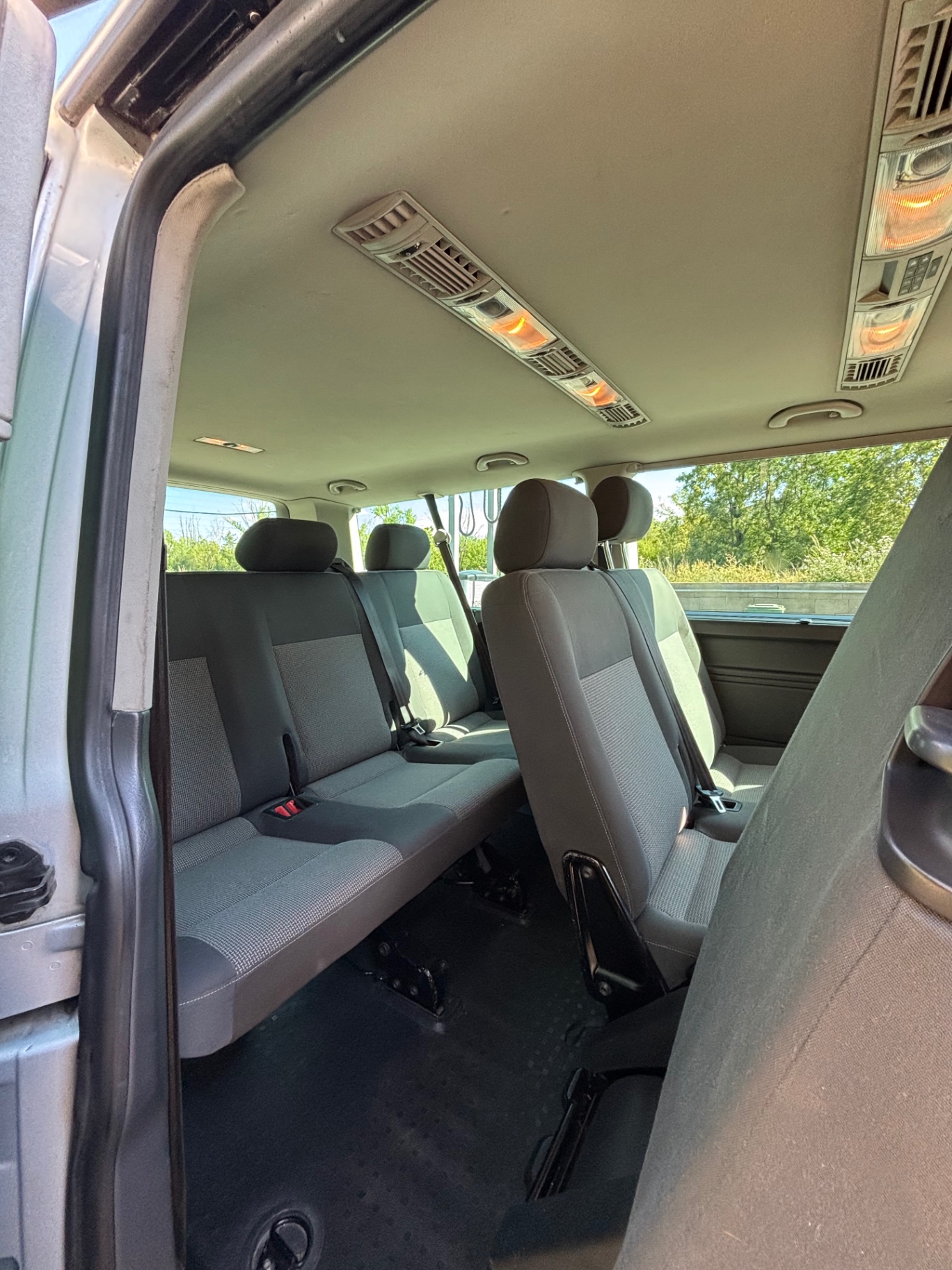 Volkswagen T5 Caravelle detail 3