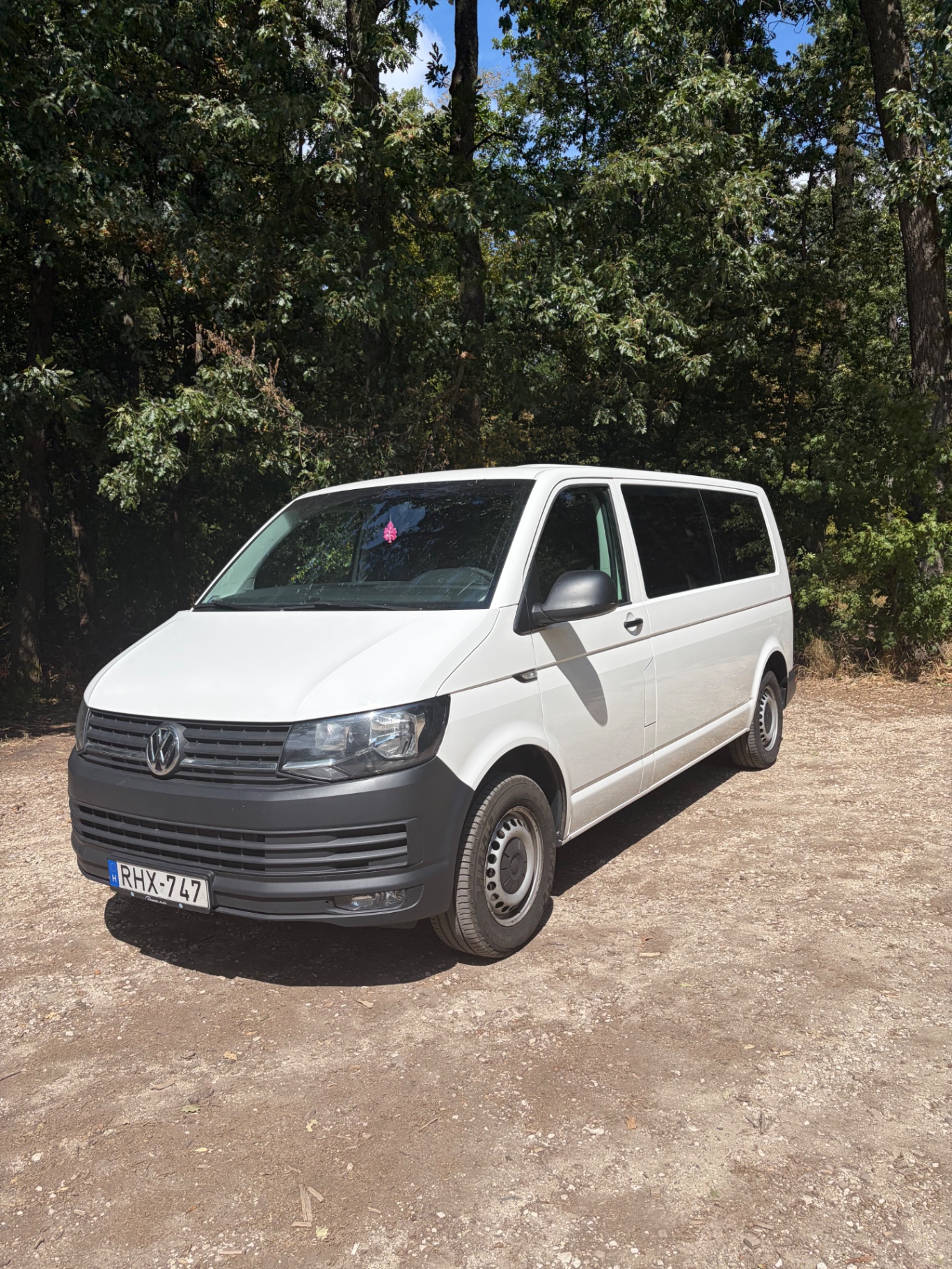 Volkswagen T6 Long 9 személyes kisbusz