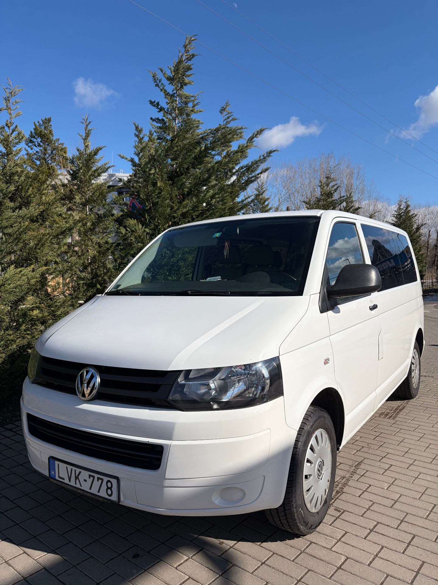 Volkswagen Transporter T5 9 személyes kisbusz